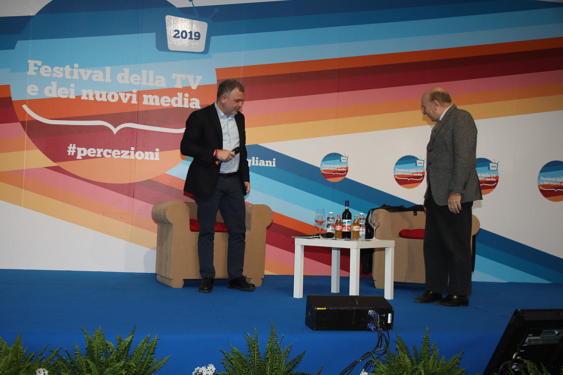 Festival della TV e dei Nuovi Media 2019_276.jpg - La percezione della legalità e dei diritti Tempi della giustizia e certezza della pena, burocrazia ossessiva, corruzione diffusa, criminalità che sembra controllare intere aree del Paese.  Legalità e diritti sono percepiti solo come concetti astratti ? Repressione e propaganda sono le uniche risposte possibili? Lirio Abbate e Gustavo Zagrebelsky.